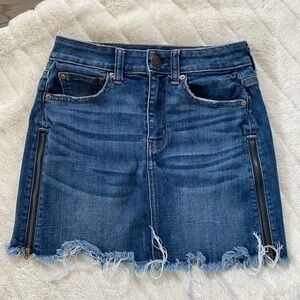 American Eagle Outfitters Hi-Rise Frayed Hem Zipper Mini Skirt